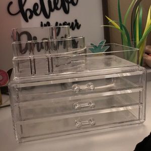 Makeup organizer